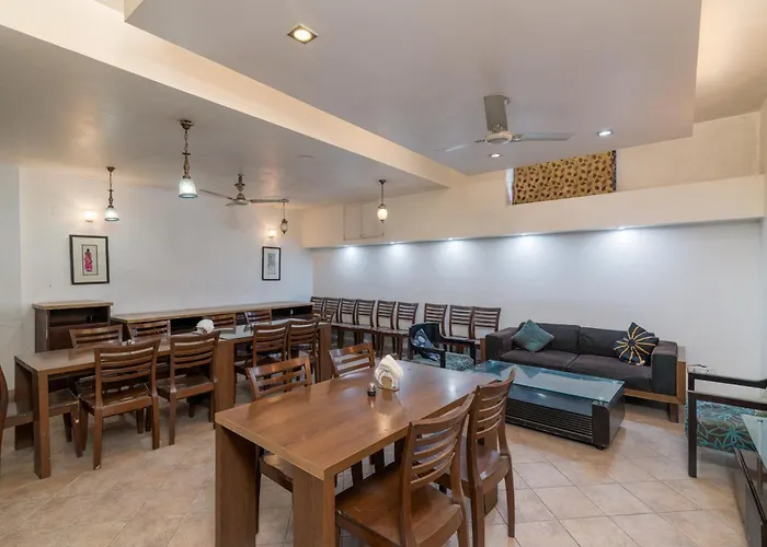 Saavi Hotel Sector 10