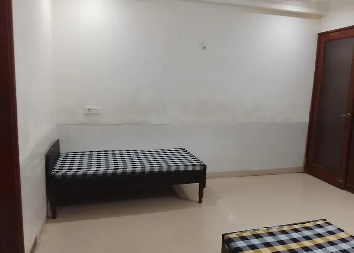 Tipsyy Inn Suites 020